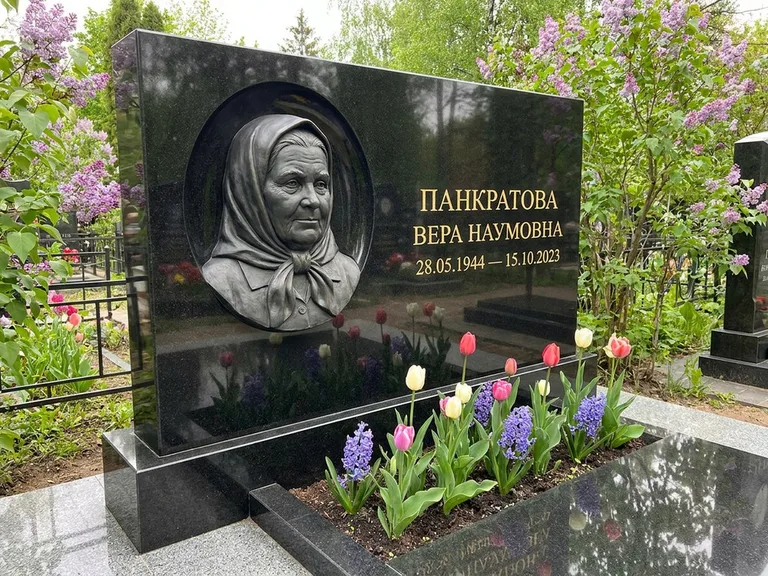 Памятник с барельефом — выполненная работа 26 в Екатеринбурге