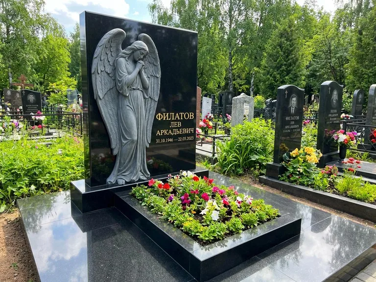 Памятник с барельефом — выполненная работа 31 в Екатеринбурге