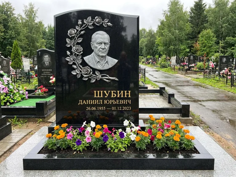 Памятник с барельефом — выполненная работа 34 в Екатеринбурге