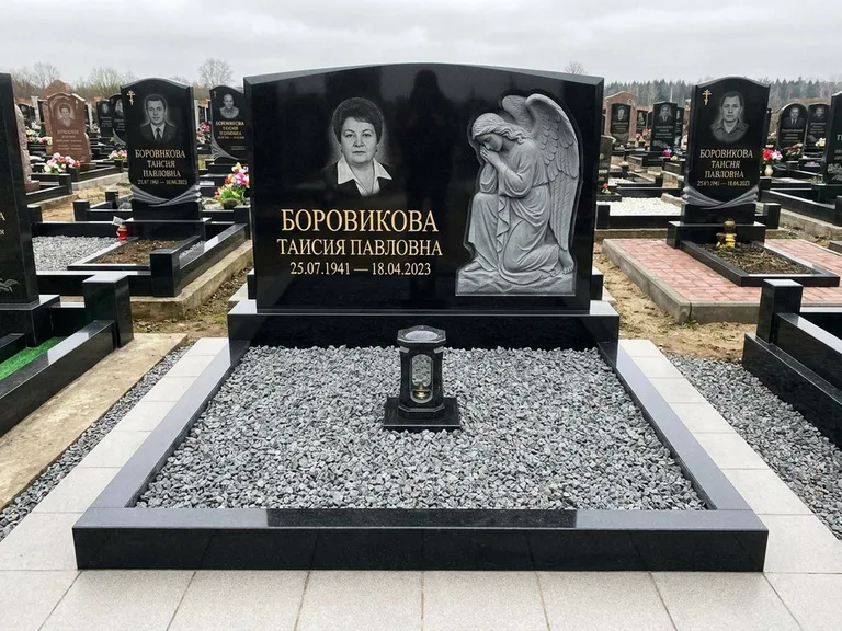 Памятник с барельефом — выполненная работа 38 в Екатеринбурге