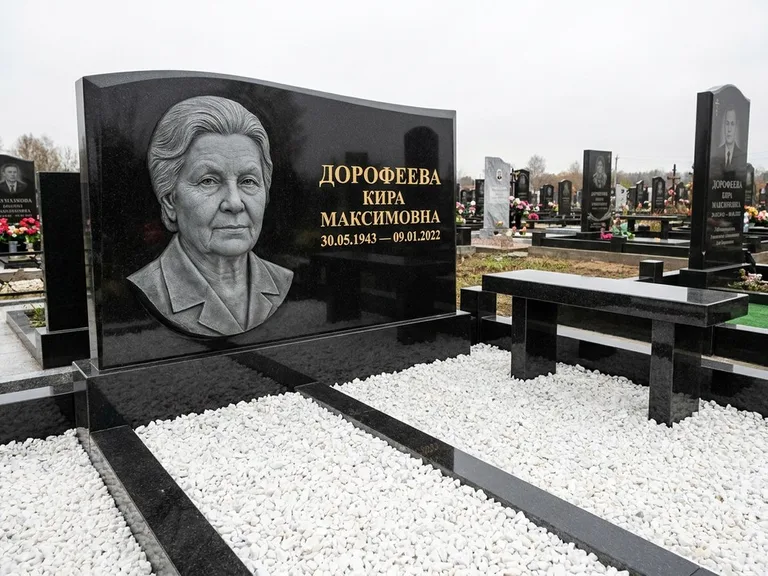 Памятник с барельефом — выполненная работа 41 в Екатеринбурге