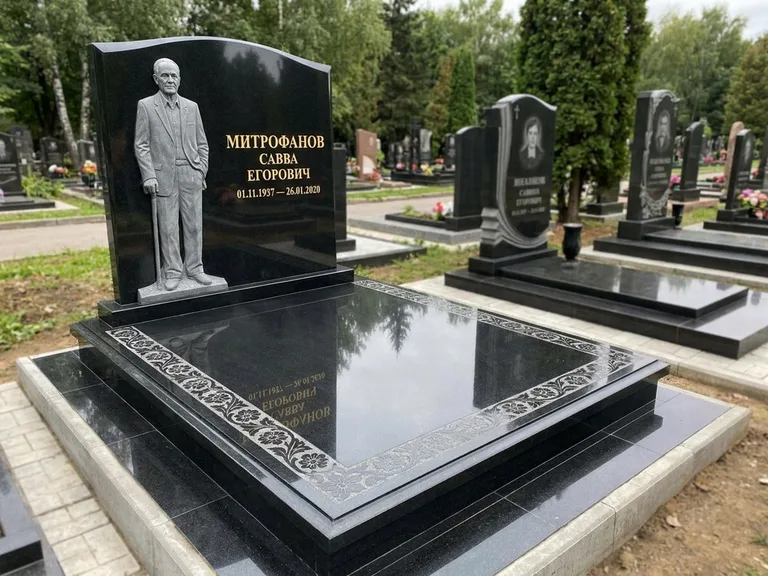 Памятник с барельефом — выполненная работа 48 в Екатеринбурге