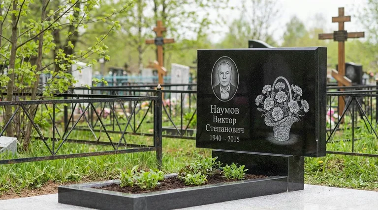 Памятник с гравировкой гвоздик — выполненная работа «Наумов» в Екатеринбурге