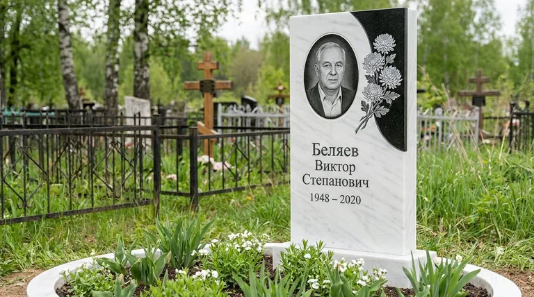 Памятник с гравировкой хризантем — выполненная работа «Беляев» в Екатеринбурге