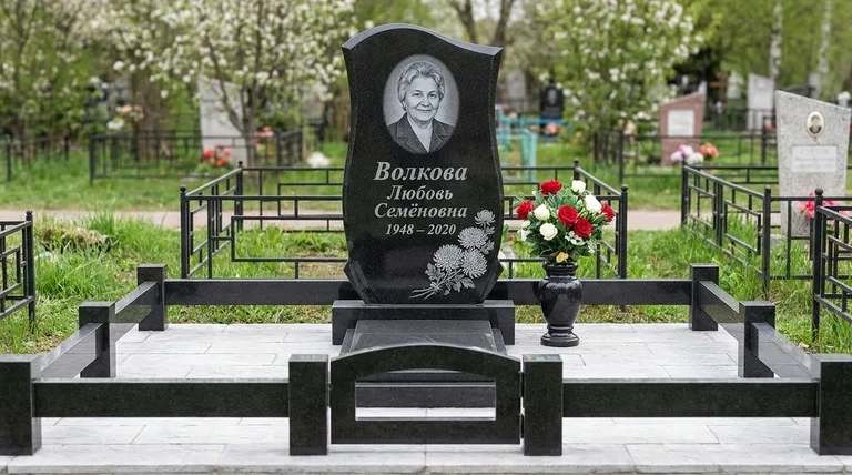 Памятник с гравировкой хризантем — выполненная работа «Волкова» в Екатеринбурге
