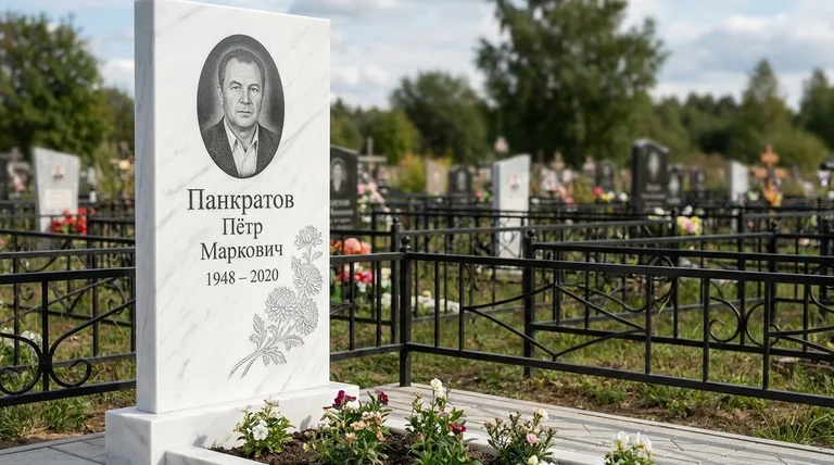 Памятник с гравировкой хризантем — выполненная работа «Панкратов» в Екатеринбурге
