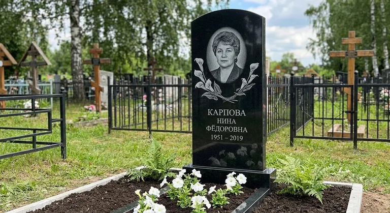 Памятник с гравировкой калл — выполненная работа «Карпова» в Екатеринбурге