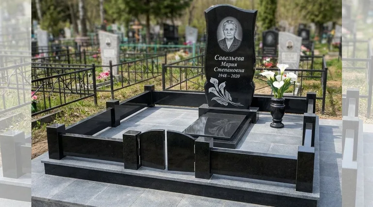 Памятник с гравировкой калл — выполненная работа «Савельева» в Екатеринбурге