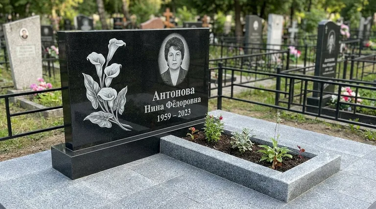 Памятник с гравировкой калл — выполненная работа «Антонова» в Екатеринбурге