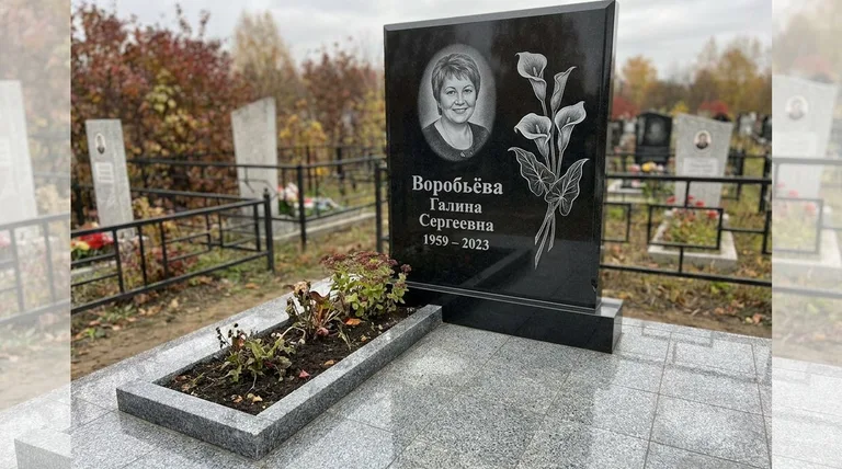 Памятник с гравировкой калл — выполненная работа «Воробьёва» в Екатеринбурге
