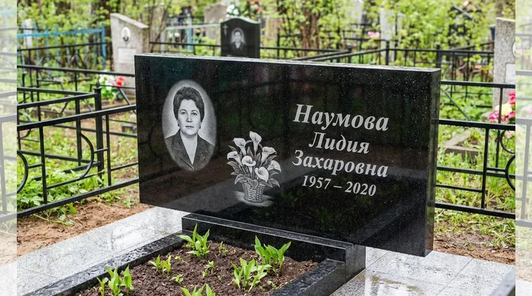 Памятник с гравировкой калл — выполненная работа «Наумова» в Екатеринбурге