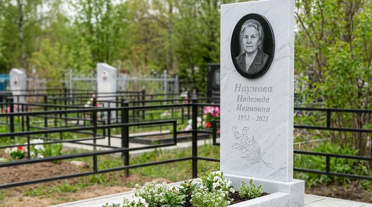 Памятник с гравировкой ландышей — выполненная работа «Наумова» в Екатеринбурге