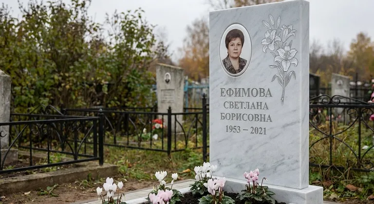 Памятник с гравировкой лилий — выполненная работа «Ефимова» в Екатеринбурге