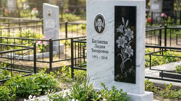 Памятник с гравировкой лилий — выполненная работа «Беляева» в Екатеринбурге