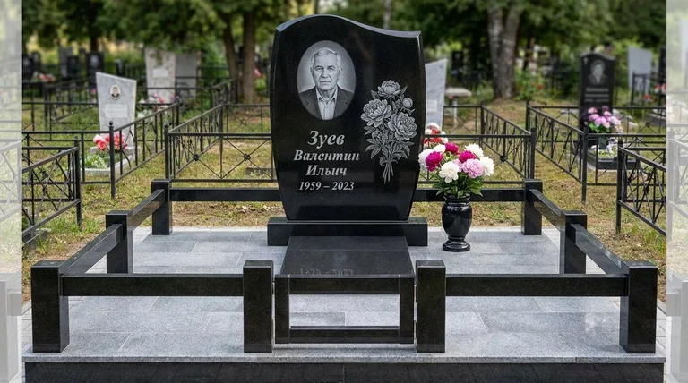Памятник с гравировкой пионов — выполненная работа «Зуев» в Екатеринбурге