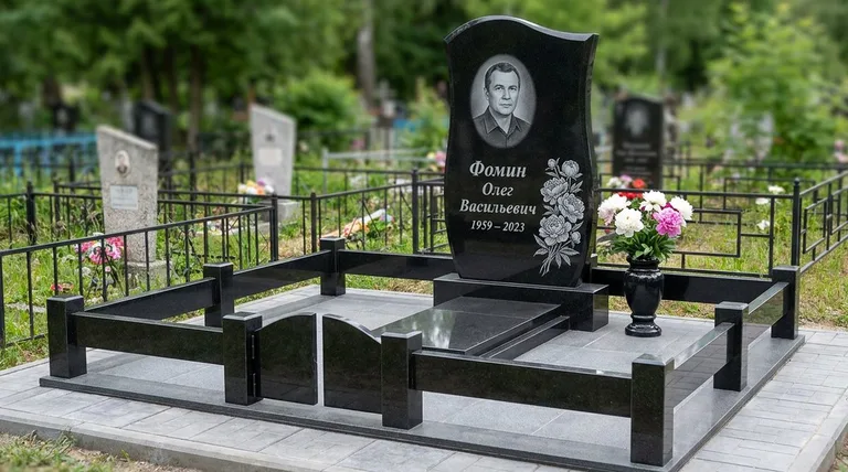 Памятник с гравировкой пионов — выполненная работа «Фомин» в Екатеринбурге