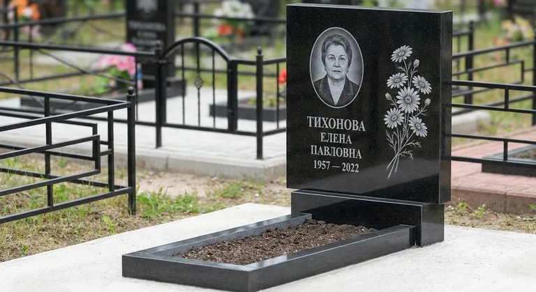 Памятник с гравировкой ромашек — выполненная работа «Тихонова» в Екатеринбурге
