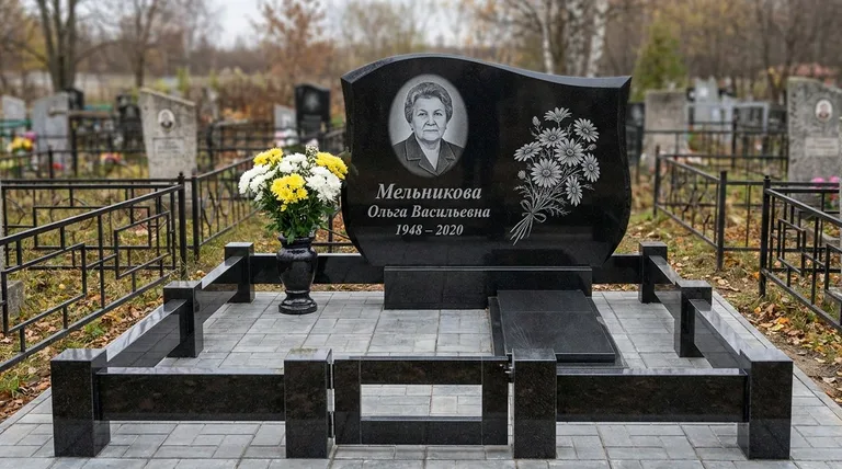 Памятник с гравировкой ромашек — выполненная работа «Мельникова» в Екатеринбурге