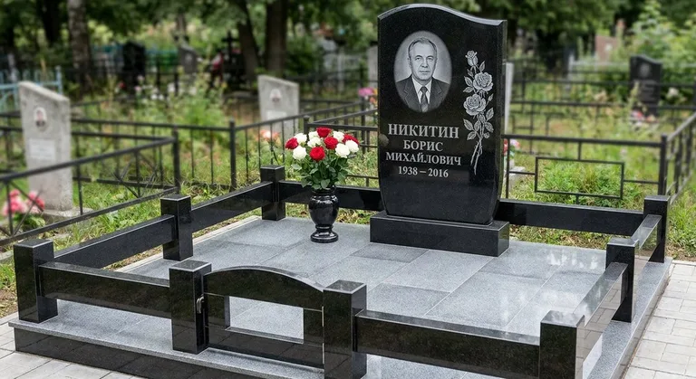 Памятник с гравировкой роз — выполненная работа «Никитин» в Екатеринбурге
