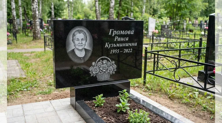 Памятник с гравировкой роз — выполненная работа «Громова» в Екатеринбурге