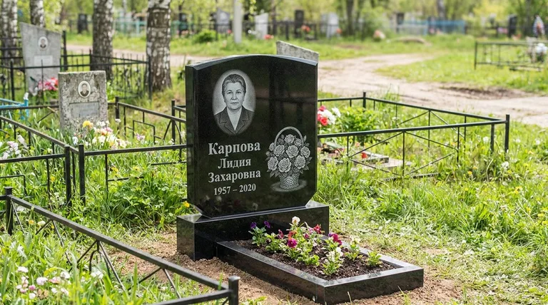 Памятник с гравировкой роз — выполненная работа «Карпова» в Екатеринбурге