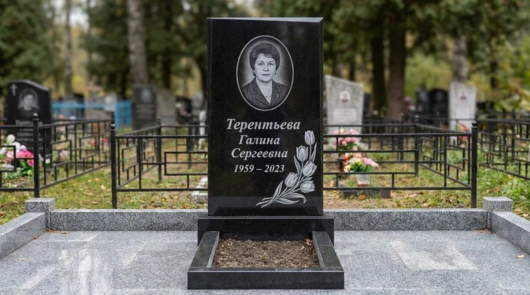 Памятник с гравировкой тюльпанов — выполненная работа «Терентьева» в Екатеринбурге
