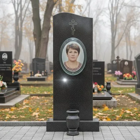 Овальный портрет на стекле 240×300 мм на памятнике в Екатеринбурге