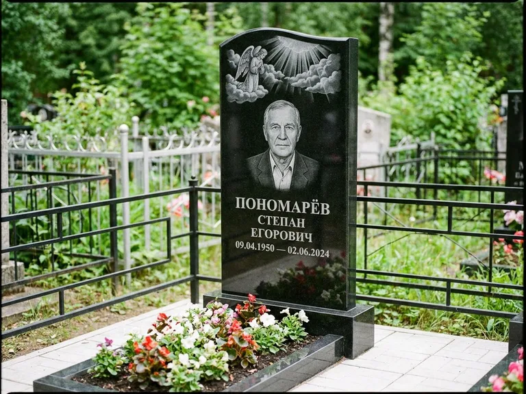 Памятник с гравировкой ангела — гравировка ангела-хранителя сбоку от портрета, работа «Лобанова» в Екатеринбурге