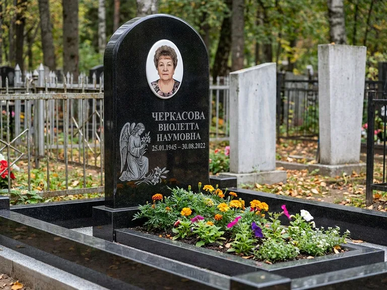 Памятник с гравировкой ангела — гравировка ангела с крестом рядом с эпитафией, работа «Журавлёва» в Екатеринбурге