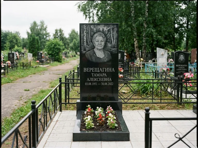 Памятник с гравировкой берёзы — гравировка берёзовой рощи в глубину, работа «Верещагина» в Екатеринбурге