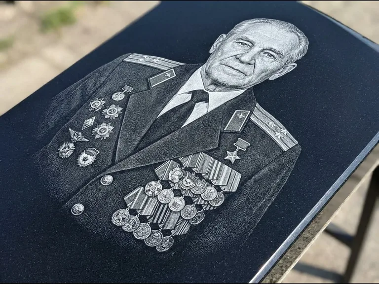 Гравировка фото на памятнике — военный / ветеран в Екатеринбурге