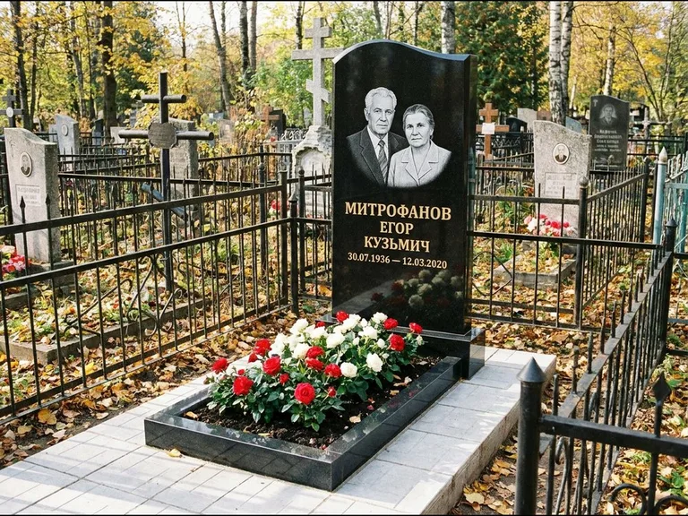 Гравировка портрета на чёрном граните — выполненная работа 17 в Екатеринбурге