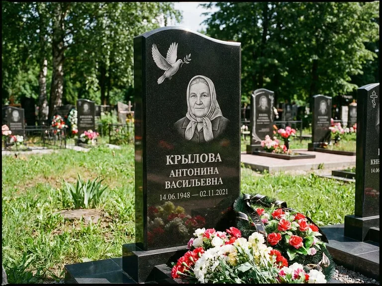 Памятник с гравировкой голубей — гравировка голубей, работа «Крылова» в Екатеринбурге