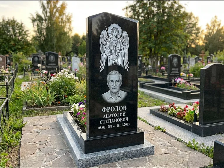 Памятник с гравировкой иконы — Владимирская икона Божией Матери с Младенцем, работа «Мельникова» в Екатеринбурге