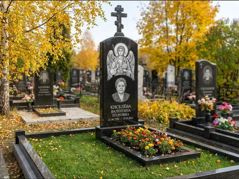 Памятник с гравировкой иконы — образ в полный рост на обороте стелы, работа «Гущин» в Екатеринбурге