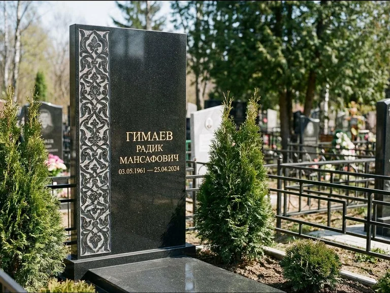 Мусульманский памятник — колонна ислими по краю стелы, работа «Гимаев» в Екатеринбурге