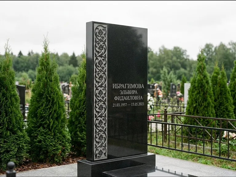 Мусульманский памятник — колонна ислими по краю стелы, работа «Ибрагимова» в Екатеринбурге