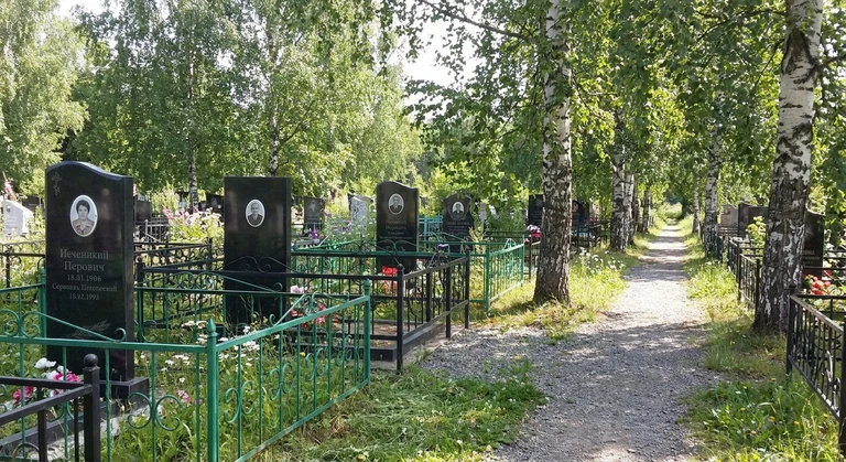 Памятники на Барановском кладбище в Сочи