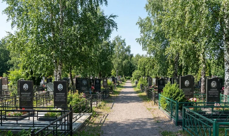 Памятники на Цветковском кладбище в Калининграде