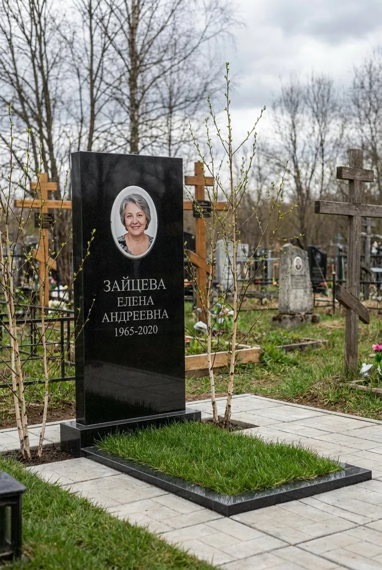 Компактный гранитный памятник на урновом участке на Ивановском кладбище
