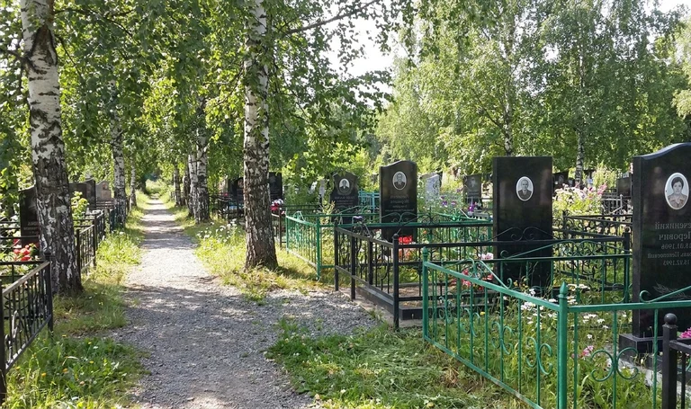 Памятники на Голиковском кладбище в Норильске