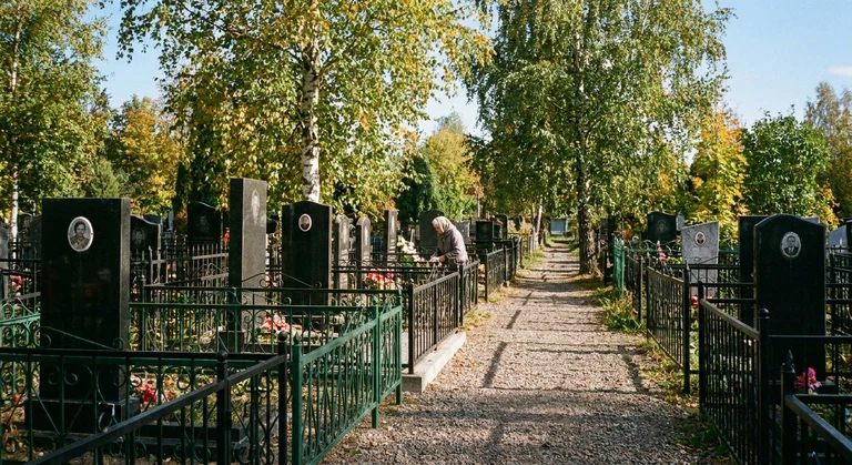 Памятники на Городском кладбище №3 в Нижневартовске