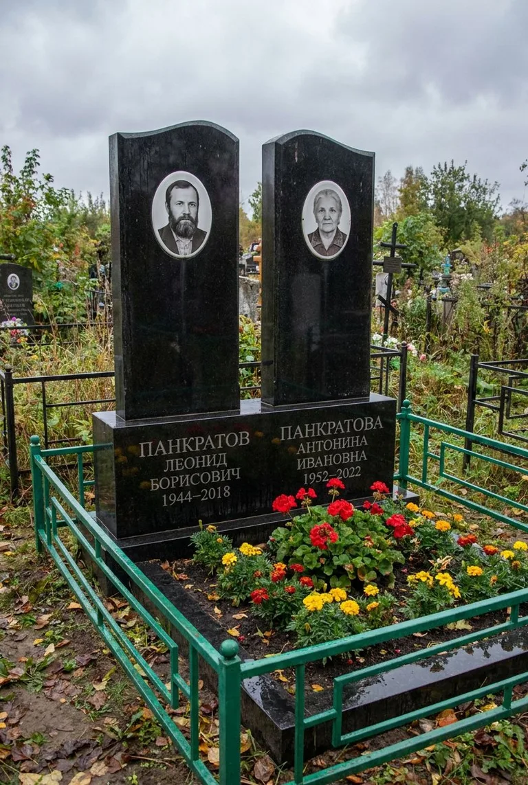 Аллея на Городском кладбище №4 в Нижневартовске
