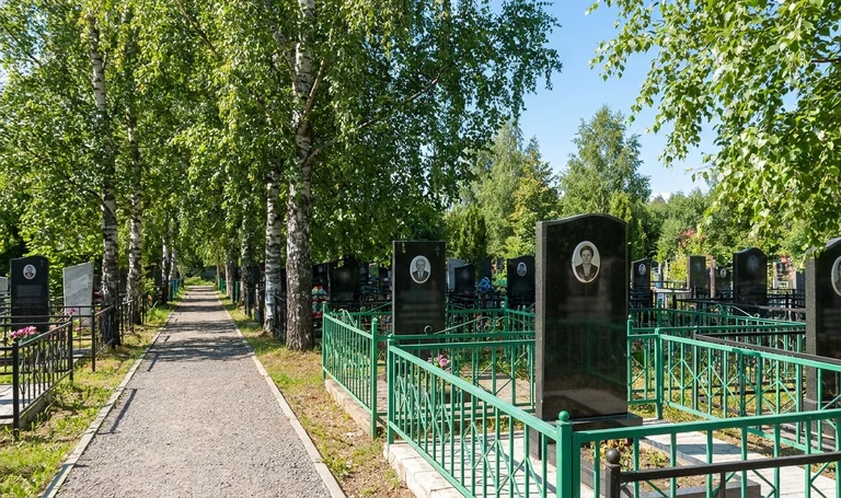 Памятники на Игнатьевском (Сажевом) кладбище в Ставрополе
