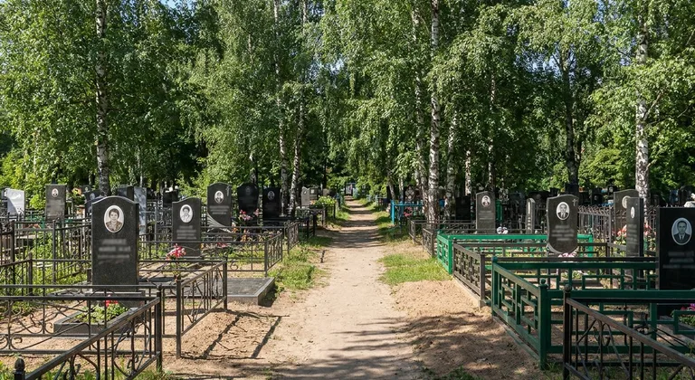 Старое городское кладбище в Мурманска