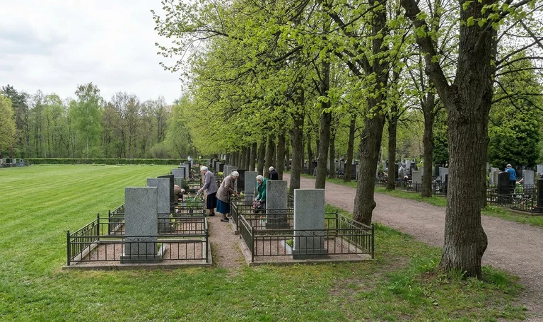 Памятники на Мусульманском кладбище в Омске