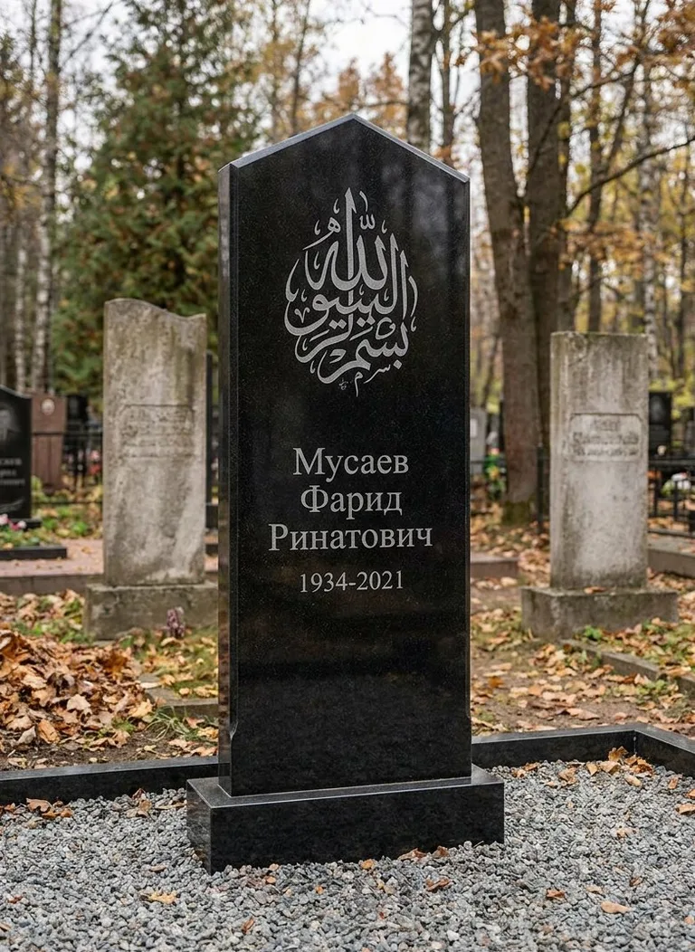 Аллея на мусульманском кладбище в Тюмени