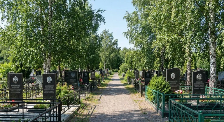Памятники на Новомихайловском кладбище в Барнауле