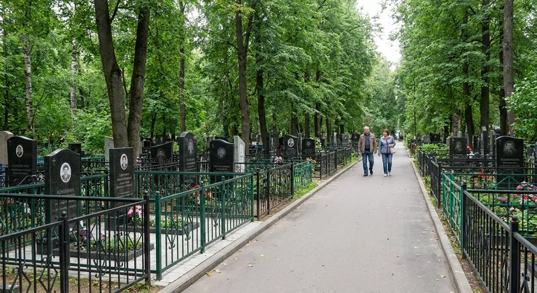 Памятники на Северном кладбище в Екатеринбурге