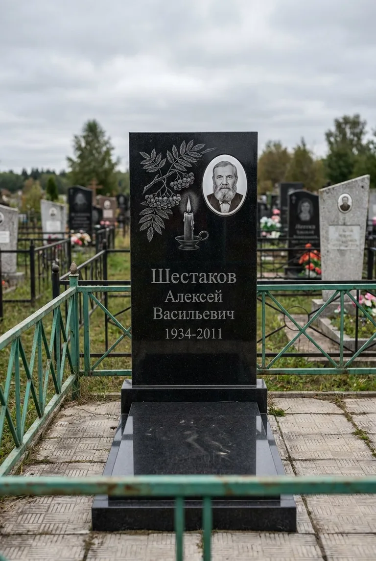 Памятник с художественной гравировкой на Богословском кладбище